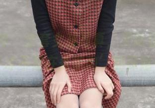 梦丝女神 – 全套女孩写真，灵唯让我体会到‘才不是在秀肌肉’的深意……