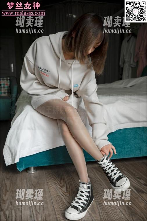梦丝女神-王娇娇 梦丝女神 - 就在这儿,你见过穿睡衣也能这么吸引的王娇娇?在线图片都快把我弄迷糊了。
