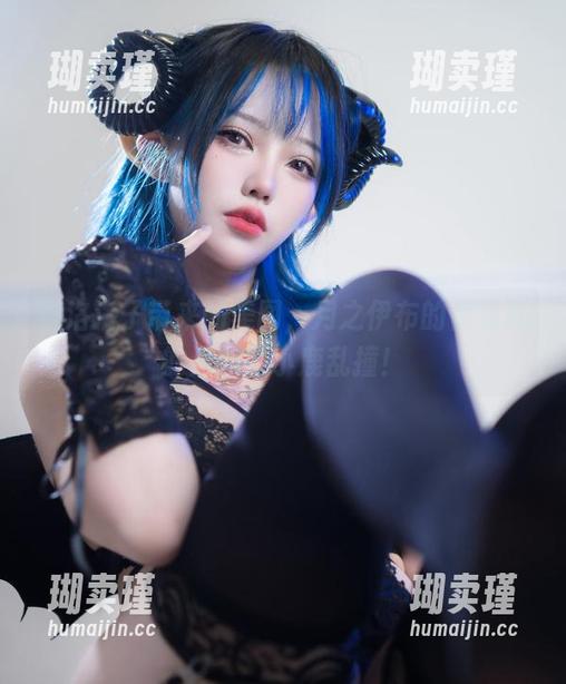 狐洛洛子带来的美图，月之伊布的优雅真的是心中小鹿乱撞！