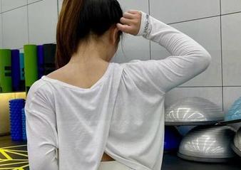 微密圈 – 一点小惊喜，禅雨儿Lynne的蕾丝在最新图库里发出清脆的声响