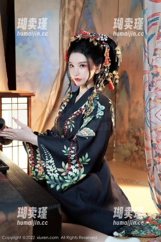 秀人网 - 制服写真，laura阿姣玩得不在状态，真的红了我的眼睛。