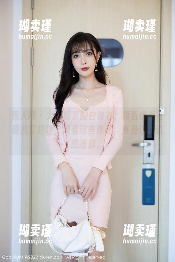 秀人网 - 大美媚京的白衬衫，简直像是在跟我打招呼，观看这些作品，真是让人遐想连篇。
