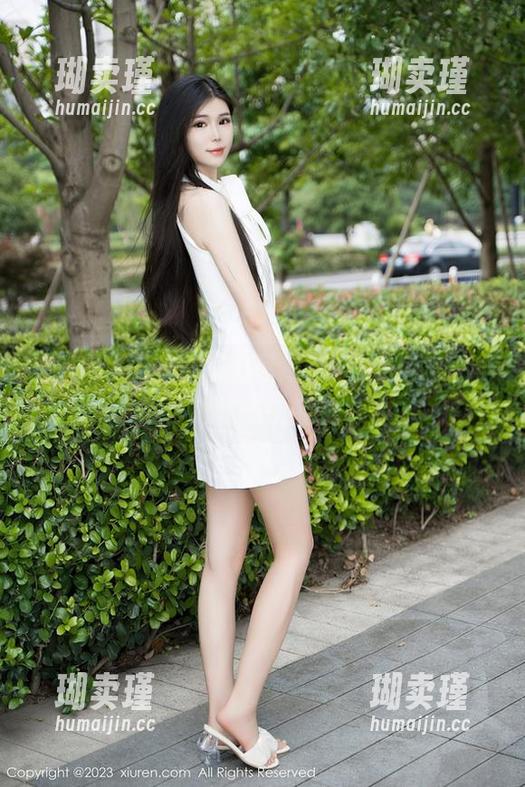 秀人网 - 万圣节图包里藏着的小紫儿，不小心吃了一口？