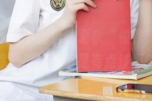 秀人网 – 是小逗逗的夏季“做作”写真，你觉得她是不是有点过啊？