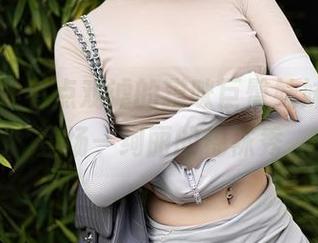 秀人网 – 有点戏谑的猫咪巨臀妹妹，最新登场—绚丽的棉袜秀