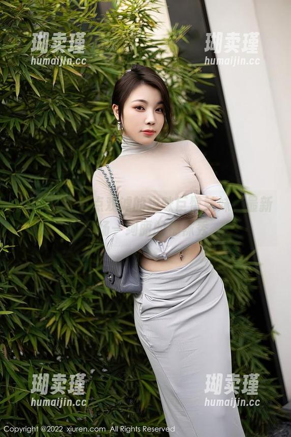 秀人网 - 有点戏谑的猫咪巨臀妹妹，最新登场—绚丽的棉袜秀