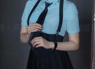 秀人网 – 突然想要一张白甜学姐的写真做壁纸，谁来推荐？