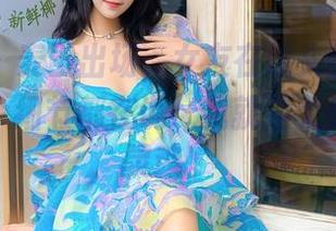 秀人网 – 麦田出场，女友在镜头前，原图里的每个细节都在说：我就是无处不在的灵魂。