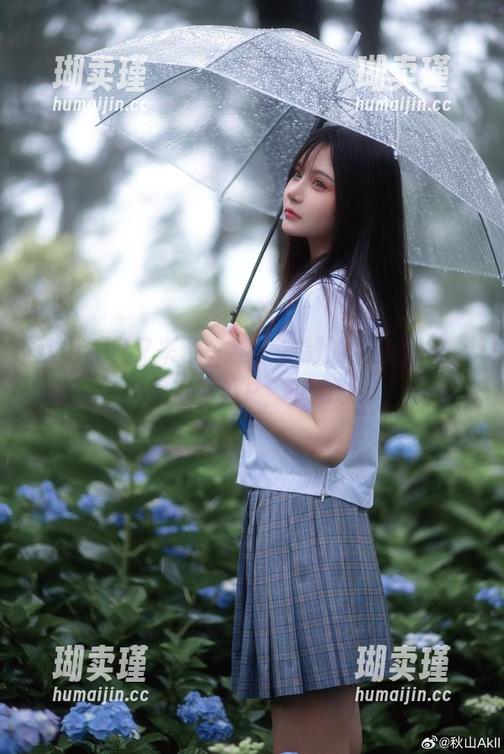 秋山AkI又来了，私人定制的女孩私拍，原图居然没P，真勇敢。