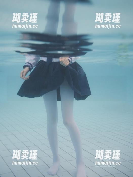 紧急企划 - 看一只喵喵梓如何用黑丝制服写真，把壁纸变成墙上的风景！