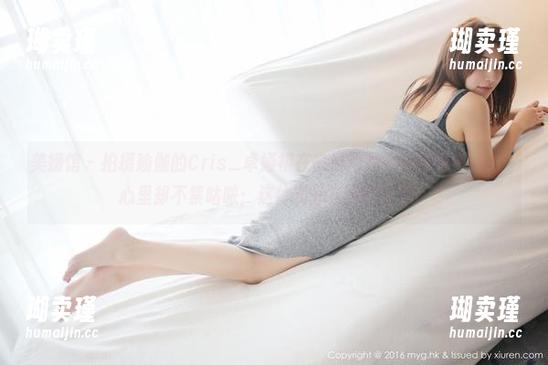 美媛馆 - 拍摄瑜伽的Cris_卓娅祺在高清图片中美得毫不费力，心里却不禁咕哝：这体式肯定得带道具！