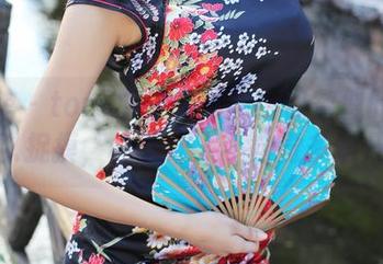 美媛馆 – toro羽住的美图：镂空似的优雅，难以捉摸，但又让人不自觉多看几眼。