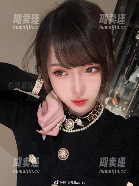 看到腐团儿Ikaros穿短裤的那一刻，我想，人生也可以绚烂如这些壁纸吧！