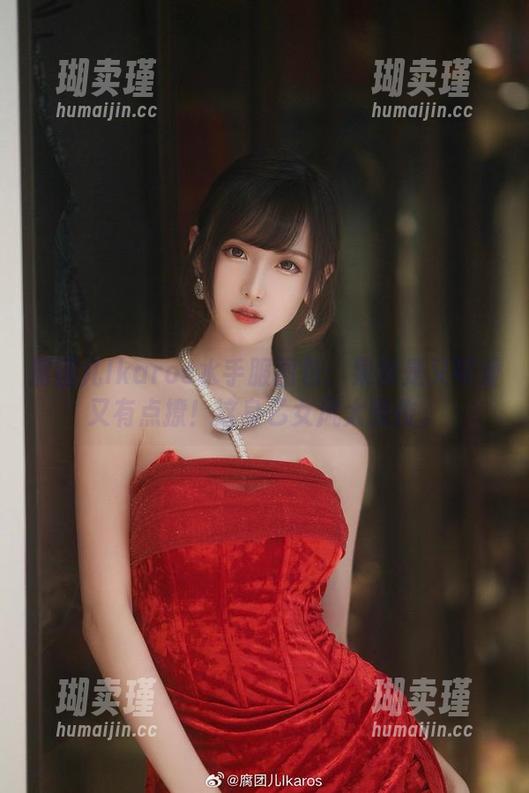 腐团儿Ikaros水手服图包：果然是又可爱又有点撩！这身乙女风太到位。