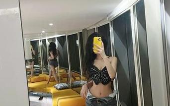 微密圈 – 葛征这回的美腿写真，真的是让我想多学几招穿搭技巧。