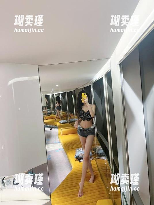 微密圈 - 葛征这回的美腿写真，真的是让我想多学几招穿搭技巧。