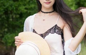 魅妍社 – 谁说女友不可以是博主？赵梦洁的私拍图包等你来一探究竟！