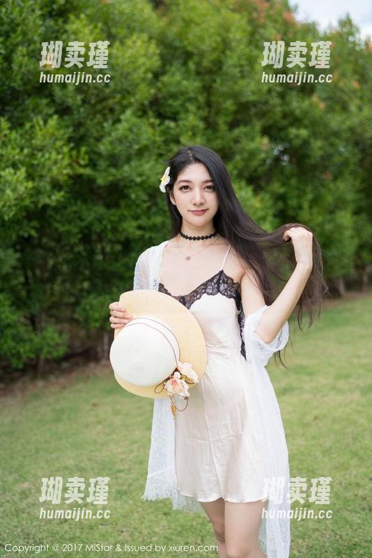 魅妍社 - 谁说女友不可以是博主？赵梦洁的私拍图包等你来一探究竟！