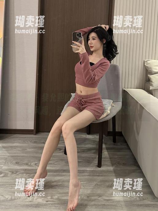 微密圈 - 黎允熙的皮衣图包，臀部优雅又不失风趣，连我家猫都想穿上试试！