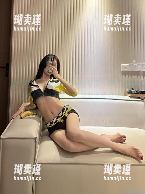 微密圈 - 黎允熙baby的写真：枣红睡裙，我是不是该安排个新单曲《等你半边梦》？